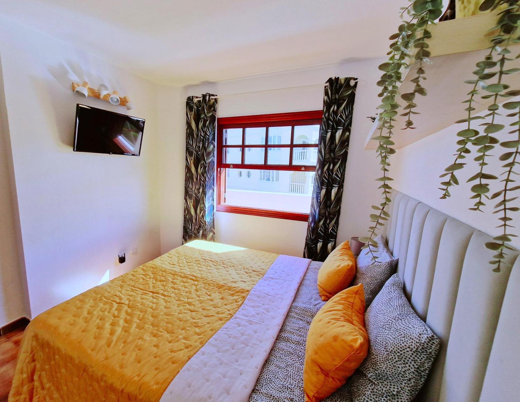 Strelitzia Apartment - Ocean View & Heated Pool Сан Мигел де Абона Екстериор снимка